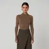 Nuevo Estilo Otoño/Invierno 2026 Top Cruzado de Medio Cuello Alto con Mangas Ultra Largas y Pliegues de Diseño Corte Ajustado Camiseta Básica Hot Girl