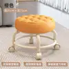 Silla pequeña infantil para sala de estar con ruedas, taburete redondo con ruedas, taburete bajo móvil con ruedas universales, taburete de sofá pequeño para el hogar