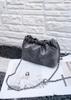 Bolso de Mujer de Cuero Genuino 2024 Verano Nueva Llegada Hombro Cruzado Bolso Nube Casual Simple Para Todo Estilo Estilo Nacional Piel Vacuna Bolso de Cadena