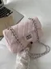 Bolsa de Ombro de Corrente com Strass para Mulheres 2026 Nova Moda Versátil Bolsa de Axila para Mulheres no Estilo Chanel com Textura de PU para o Dia a Dia Transversal