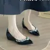 Zapatos de Mujer Estilo Francés Boca Baja Aumentadores de Altura con Pedrería Punta Fina 2026 Moda Slip-On Modelo Nuevo con Cortes Laterales