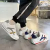 Novos Sapatos 2022 Tênis Feminino Sapatos Brancos Estudantes Estilo Coreano Versátil Leve Sapatos Torre Sapatos de Corrida Forrest Gump