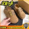 Sandalias Birkenstock estilo coreano, corte relajado, hebilla metálica retro, para mujer 2026, zapatos planos totalmente cerrados, suela suave, punta poco profunda, adecuados tanto para interior como exterior, y para ir al trabajo