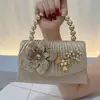Bolsa de mão de noite modelo novo 2026 transfronteiriça, pequena bolsa de casamento estilo Chanel, bolsa de mão e bolsa transversal elegante, moderna e versátil