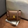 Novo Estilo Bolsa Pequena Feminina 2024 Textura de Alta Qualidade Bolsa de Ombro Axilar Simples Retrô Versátil para o Dia a Dia Transversal Pequena Quadrada