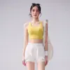 Conjunto de top de yoga cruzado en la espalda con copas fijas a prueba de impactos, sujetador deportivo integrado, cintura con cordón y shorts de fitness