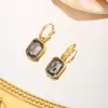 Moda Europea y Americana Nuevo Nicho Pendientes Microincrustados Acero de Titanio Chapado en Oro de 18K Esquina Recortada Rectangular Colgante de Zirconia Pendientes para Mujer