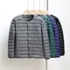 Jaqueta Leve de Penas Pinghu Nova Masculina Sem Gola Moda Quente Forro de Penas de Pato Branco Tamanho Grande Gola Redonda Jaqueta Fina Moderna