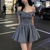 Vestido de verano de una sola línea con diseño francés, top de tubo y temperamento sexy para chica, vestido acampanado de alta gama que adelgaza la cintura.