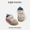 Novos Tênis Esportivos Infantis Primavera e Outono Meninos Sapatos de Caminhada para Bebê Solado Macio Antiderrapante Meninas do Jardim de Infância Tênis de Lona Sapatos Funcionais