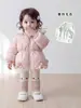 Traje infantil de inverno para meninas estilo Chanel pequeno, jaqueta acolchoada de algodão com laço para bebê, blusa de segunda pele, calça de segunda pele, roupa infantil estilo coreano