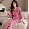 Pijama de algodão de trama simples em estoque, estilo outono novo para mulheres, mangas compridas, calças compridas, cardigã, gola redonda, roupa casual para casa, pode ser usado fora, duas peças