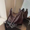 Bolsa de Ombro Única Moda Retrô Transfronteiriça Feminina Outono Inverno 2026 Nova Pequena de Design de Nicho Bolsa Transversal com Corrente Bolsa Tote para o Dia a Dia