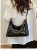 2026 Nova Bolsa de Axila de Couro Wax Oiled Retro para Mulheres Grande Capacidade para o Dia a Dia Corrente Ombro Único Transversal Versátil Bolsa Dumpling