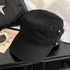 Gorra Plana Negra con Remaches de Estrella Moda para Mujer Versátil Adelgazante Facial Protección Solar Gorra de Béisbol Primavera Verano Nuevo Estilo Gorra para Montar