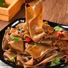 Popular massa de trigo sarraceno, substituto de refeição integral, 0 gordura, baixo em calorias, sem cozimento, macarrão picante e azedo com molho de gergelim, comida instantânea conveniente e satisfatória