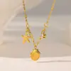 Colar com Pingente de Concha Estrela do Mar em Aço Titânio para Mulheres Dourado Nicho Luxo Leve Sensação de Alto Padrão Estilo Feriado Corrente para Clavícula
