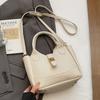 Bolsa Balde Pequena Popular Simples com Padrão Lichia para Deslocamento de Pequeno Público Portátil Bolsa Transversal Casual Feminina Cor Sólida Versátil