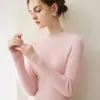 Suéter 100% cashmere puro para mulheres, com gola alta discreta, construção sem costura e padrão de ondas d'água, perfeito como peça base