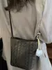 2025 Nuevo Bolso Cruzado Moda Nicho Simple Bolso de Hombro Portátil para Viaje Pequeño Bolso Tejido Cruzado para Mujer