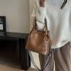Bolso pequeño retro de moda para combinar con todo 2023 nuevo bolso de mujer Maillard para ir al trabajo tipo cubo textura de alta calidad bolso de hombro