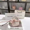Entrega en una sola pieza bolsa de caja rosa de alta calidad moda 2024 bordado bolsa cuadrada pequeña portátil venta al por mayor