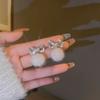 Pendientes de Pompón de Felpa para Mujer, Nuevos Pendientes de Botón de Moda 2025, Diseño de Nicho, Sensación de Alta Gama, Clips para Orejas y Accesorios de Otoño e Invierno