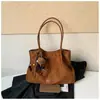 Bolsa Transfronteiriça de Pelúcia Camurça Retrô 2026 Nova Versátil para o Trabalho Bolsa de Ombro Única Feminina Moda Bolsa de Ombro Única de Grande Capacidade