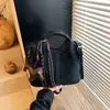 Bolsa de Axila Moda Retrô Feminina 2025 Nova Nova Outono e Inverno Casual Ombro Mensageiro Bolsa Balde Casual