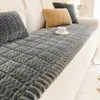 Almofada de Sofá de Veludo Outono Inverno Novo Estilo 2026 Almofada de Assento de Pelúcia Simples Antiderrapante Capa de Sofá de Couro Protetor Tecido de Capa