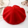 Nuevo gorro de lana de mezcla popular estilo retro francés de color liso para mujer, gorro de artista cálido de invierno al por mayor