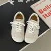 Zapatillas de entrenamiento retro de suela plana para mujer que aumentan la altura, nuevas de verano 2026, de caña baja, casuales, versátiles, con suela blanda
