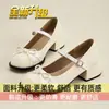 Zapatos Individuales Versátiles de Estilo Francés con Lazo y Boca Poco Profunda, Zapatos Pequeños de Cuero Estilo Universitario para Mujer, Nuevos Zapatos Mary Jane Blancos de Primavera 2026