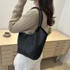 2024 Nova Bolsa de Axila de Outono Retrô Bolsa de Grande Capacidade Moda Feminina Casual Casual para o Dia a Dia Textura Bolsa Balde