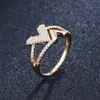 Pulsera popular de palabra V exagerada para hipsters europeos y americanos, nuevo conjunto simple de pulsera y anillo con circón rosa para mujer, fabricantes al por mayor