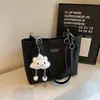 Nuevos bolsos de mano para otoño e invierno, bolsos tote versátiles, bolsos de hombro de gran capacidad, estilo simple y de lujo ligero, bolsos casuales para el día a día con un tacto de calidad