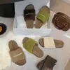 En stock nuevas zapatillas de verano peludas para mujer, populares, de moda, versátiles, con suela gruesa, para casa, tipo slip-on, de algodón