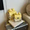 Bolso Cuadrado Súper Popular de Verano para Mujer 2026 Nuevo Lindo Bolso Cuadrado Pequeño Tejido de Paja Elegante Bolso Cruzado con Lazo