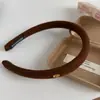 Diadema Dorada Estrecha con Borde Ancho Vintage, Sensación de Alta Gama, Versátil para Salidas, Accesorio para el Cabello para una Corona Alta