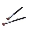 Brocha de Maquillaje Triangular, Brocha para Corrector, Brocha Individual de Cerdas Suaves Que No Absorbe Producto, Brocha para Iluminar el Surco Lagrimal sin Dejar Marcas, Brocha de Mango Largo