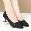 Sapatos de Salto Alto para Mulheres, Modernos, Elegantes e Delicados, Novos Sapatos de Salto Único Estilo Primavera, Saltos Finos, Saltos Médios, Sapatos de Couro Vazados Respiráveis de Malha para Mulheres
