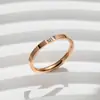 Anillo de Acero de Titanio con Diseño Simple Dongdaemun Coreano, No se Desvanece, para Mujer, Anillo de Dedo de Lujo Ligero a la Moda, Joyería para Mano Mismo Estilo del Pequeño Libro Rojo