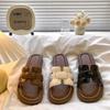Novos Estilos 2025 Sapatos Mule Quadrados Tecidos para Uso Externo, Chinelos de Praia com Solado Macio, Sandálias Francesas Retrô de Uma Tira para Mulheres