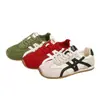 Zapatos de entrenamiento alemanes de cuero para mujer con suelas blandas, nuevo modelo otoño 2026, zapatillas deportivas casual versátiles
