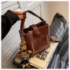 Bolso Retro de Gama Alta para Mujer 2025 Nuevo Estilo Coreano Moda Bolso de Hombro Único Bolso Cruzado Diseño de Nicho Bolso de Mensajero Bolso Cubo