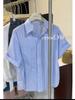 Camisa Exterior de Manga Corta a Rayas Azules para Hombre y Mujer Verano Chic Camisa Pequeña Cuello Polo Algodón Transpirable Moderna