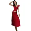 Conjunto de Roupa Sexy Estilo Ilha para Menina Quente: Conjunto de Duas Peças com Top Off-Shoulder Deserto Noroeste e Saia Longa Vermelha