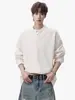 Camiseta casual americana de manga larga con cuello en V para hombre, prenda básica holgada y sencilla con una sensación relajada y minimalista de sudadera sin capucha.