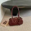 Bolsa de Braço Estilo Europeu Britânico para Garotas Quentes Feminina Outono Comércio Exterior Retro Versátil Bolsa de Motocicleta Bolsa de Ombro Única Casual
