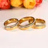 Anillo de Compromiso de Acero Inoxidable Nuevo Europeo y Americano con Diamante Anillo de Pareja Cruzado Rayado en Oro Joyería Personalizada de Moda